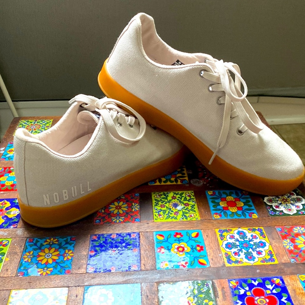 Nobull canvas trainers (NEVER WORN)